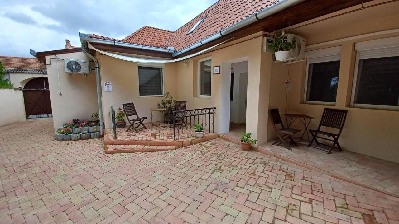 Milla Apartmanok Егер Екстериор снимка