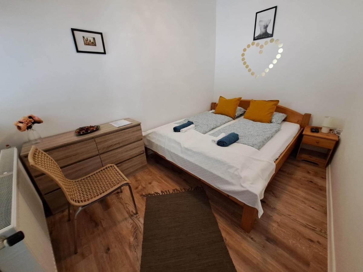Milla Apartmanok Егер Екстериор снимка
