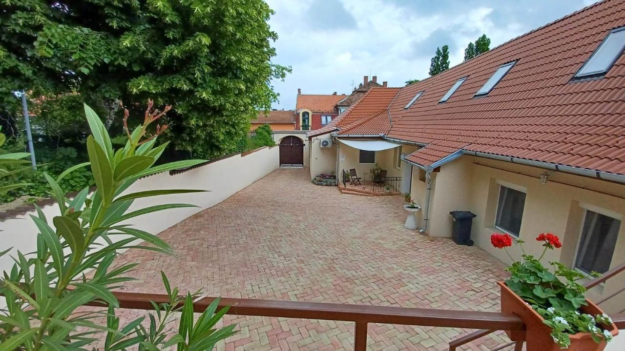 Milla Apartmanok Егер Екстериор снимка