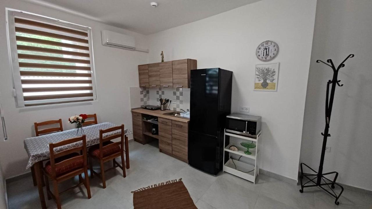 Milla Apartmanok Егер Екстериор снимка